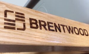 closeup of brentwood logo on wheelbarrow handle